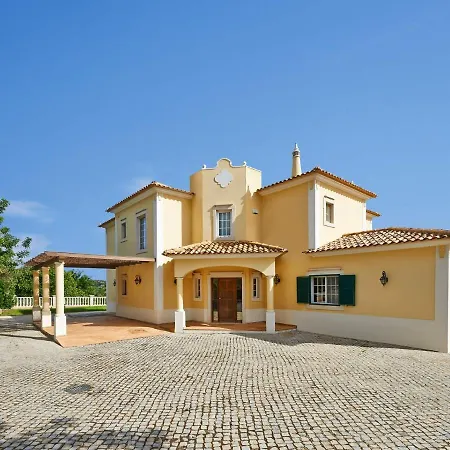 Areia Sleeps 6 Wifi Villa