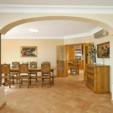 Areia Sleeps 6 Wifi Villa