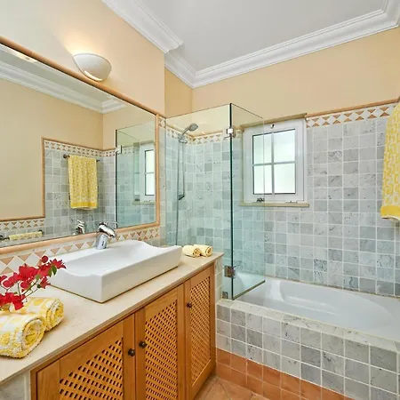 Areia Sleeps 6 Wifi Villa *